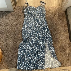 Floral dress w slit